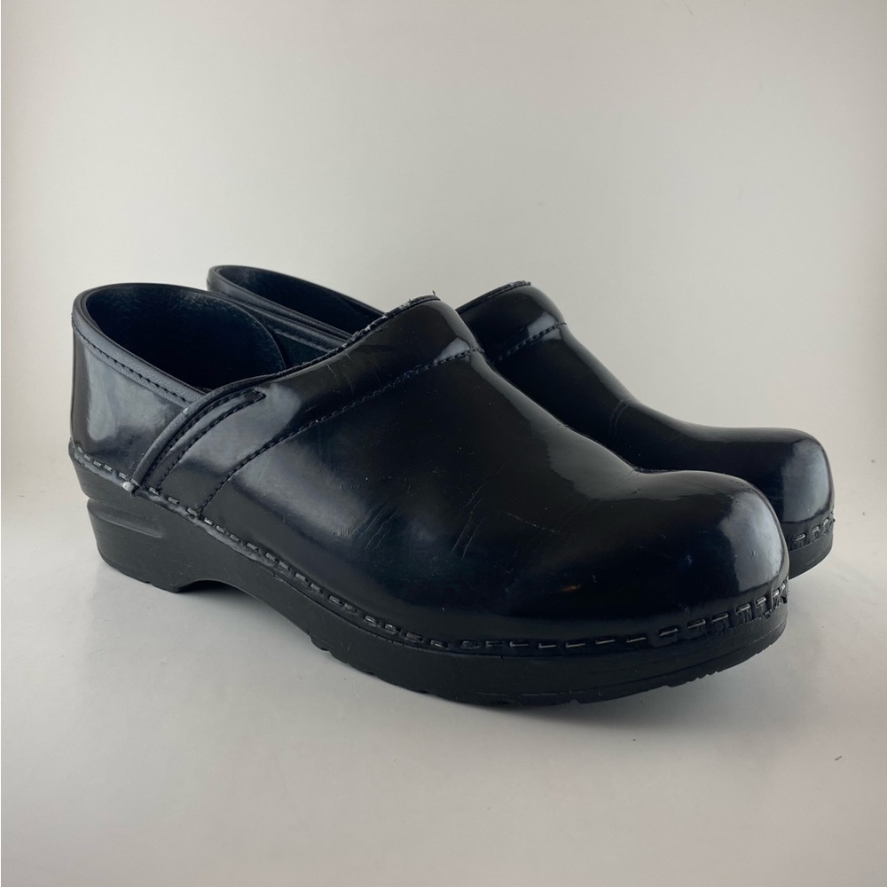 Dansko Clogs Womens 38 Professional Slip On Shoes Black Leather Gloss Round Toe
